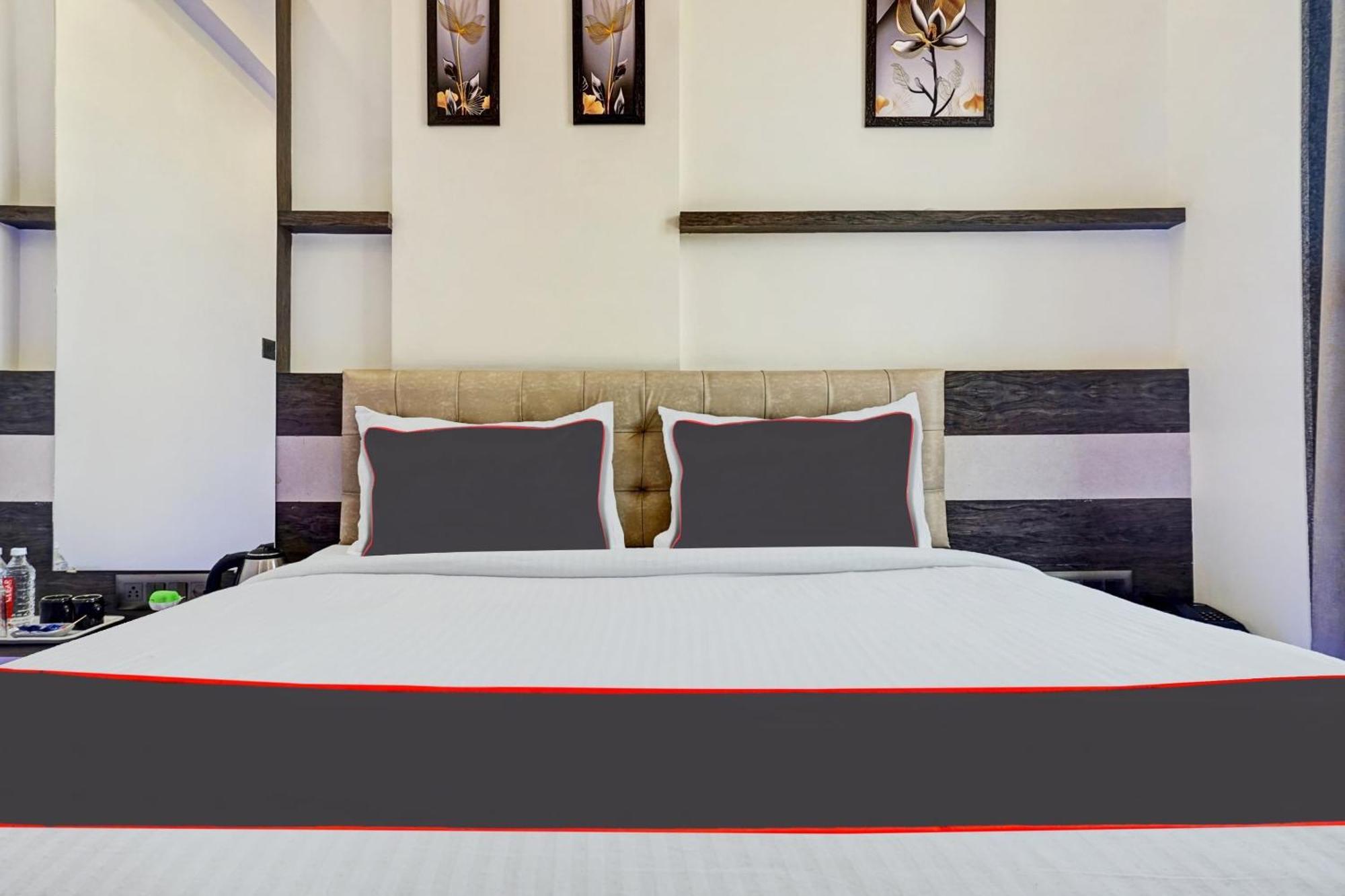 Super Townhouse Poona Royal Hotel Pimpri-Chinchwad Bagian luar foto