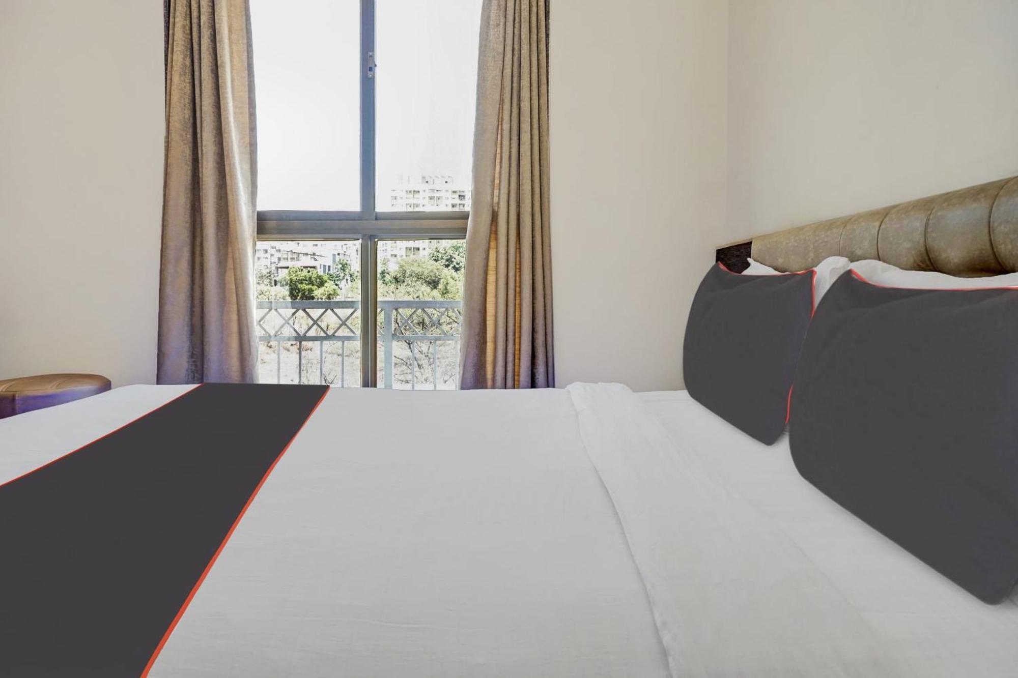 Super Townhouse Poona Royal Hotel Pimpri-Chinchwad Bagian luar foto