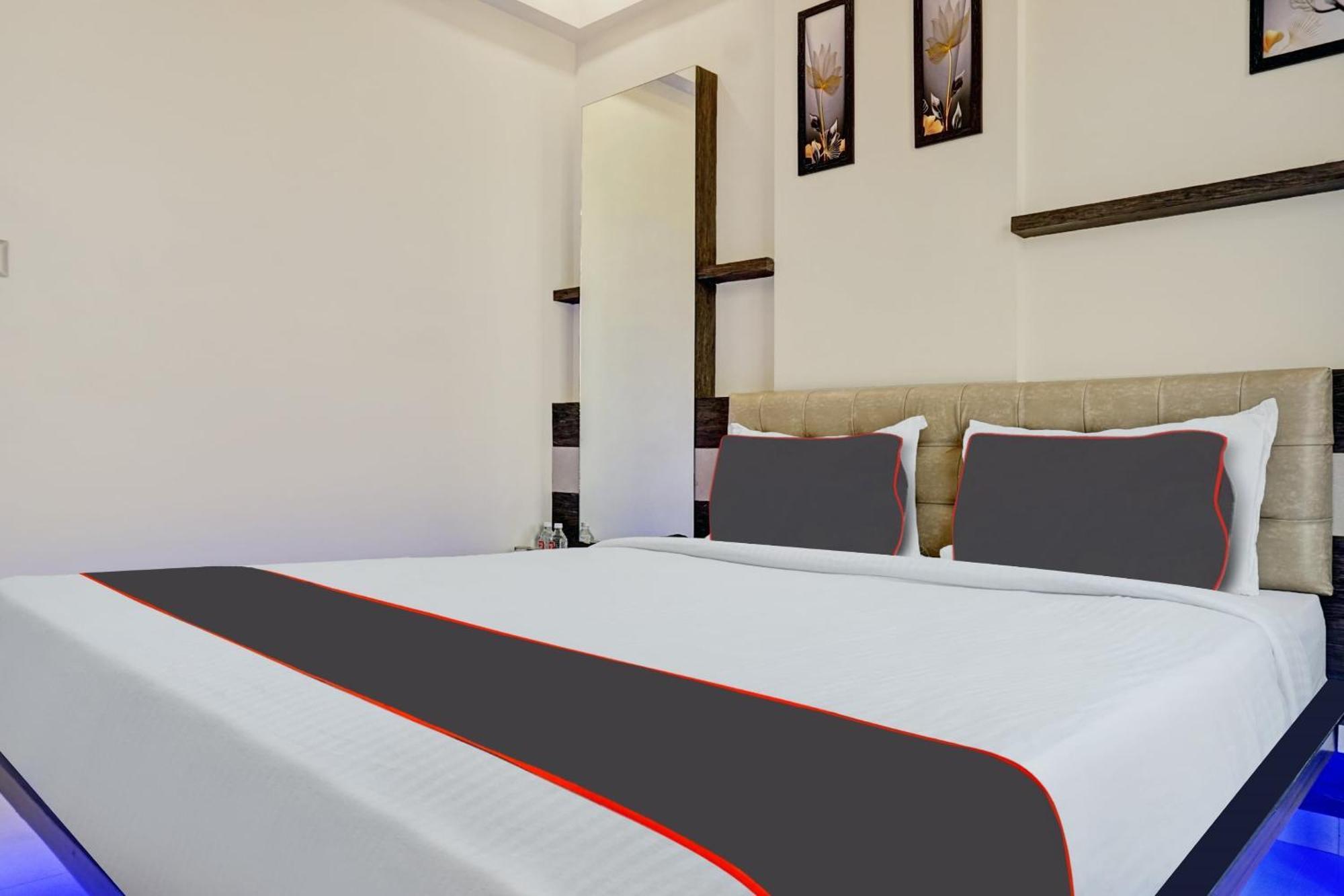 Super Townhouse Poona Royal Hotel Pimpri-Chinchwad Bagian luar foto
