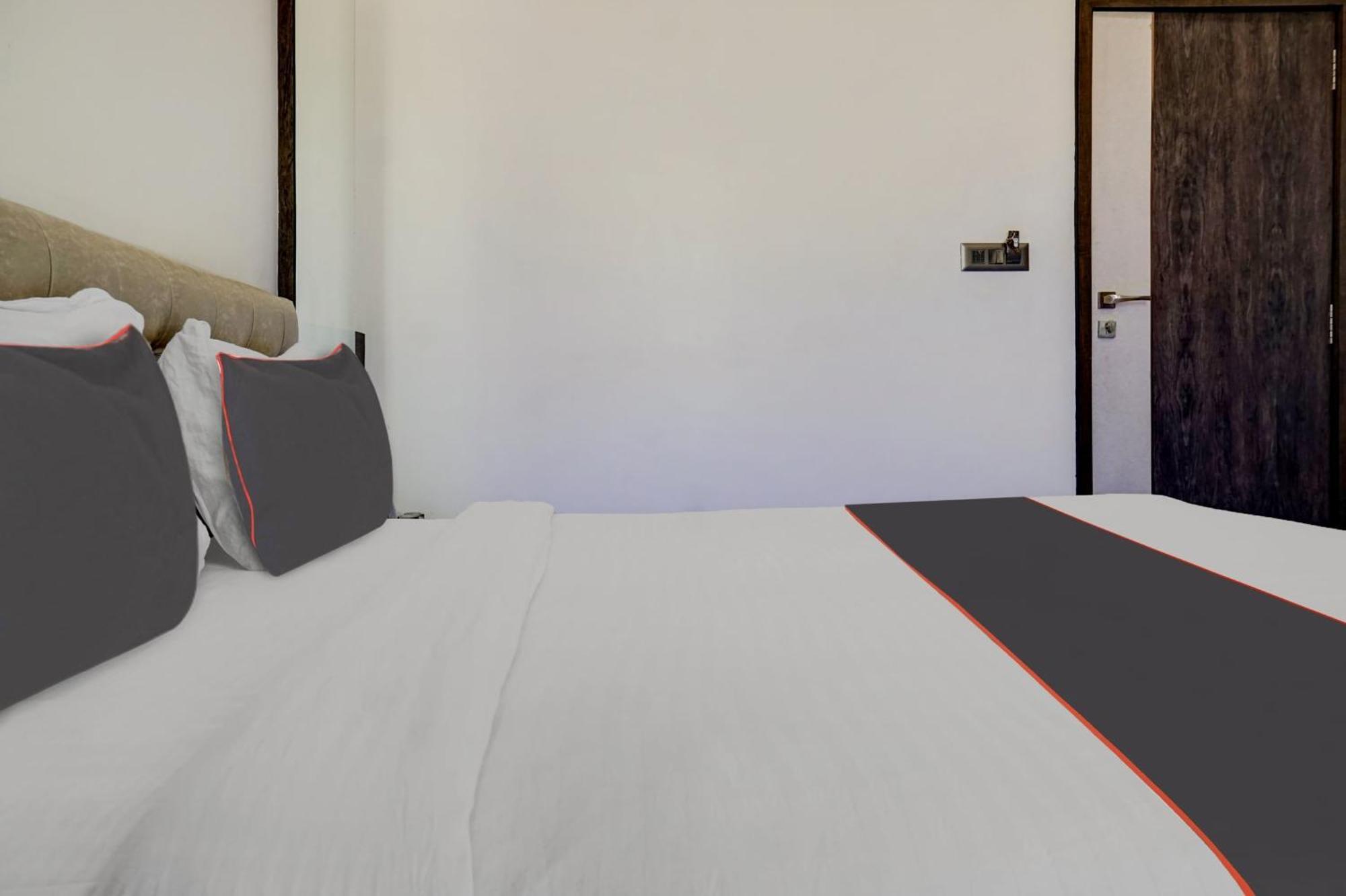 Super Townhouse Poona Royal Hotel Pimpri-Chinchwad Bagian luar foto