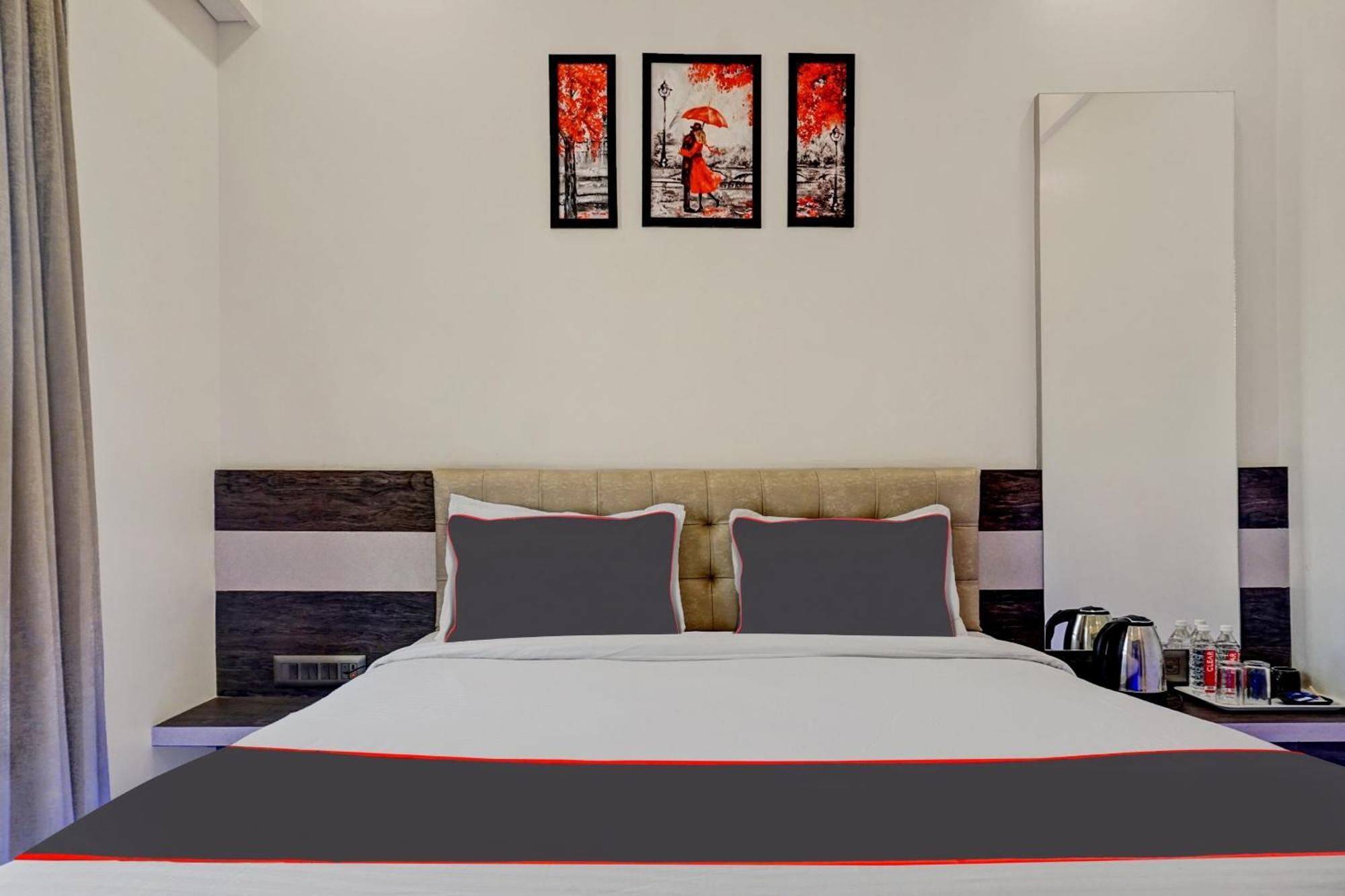 Super Townhouse Poona Royal Hotel Pimpri-Chinchwad Bagian luar foto