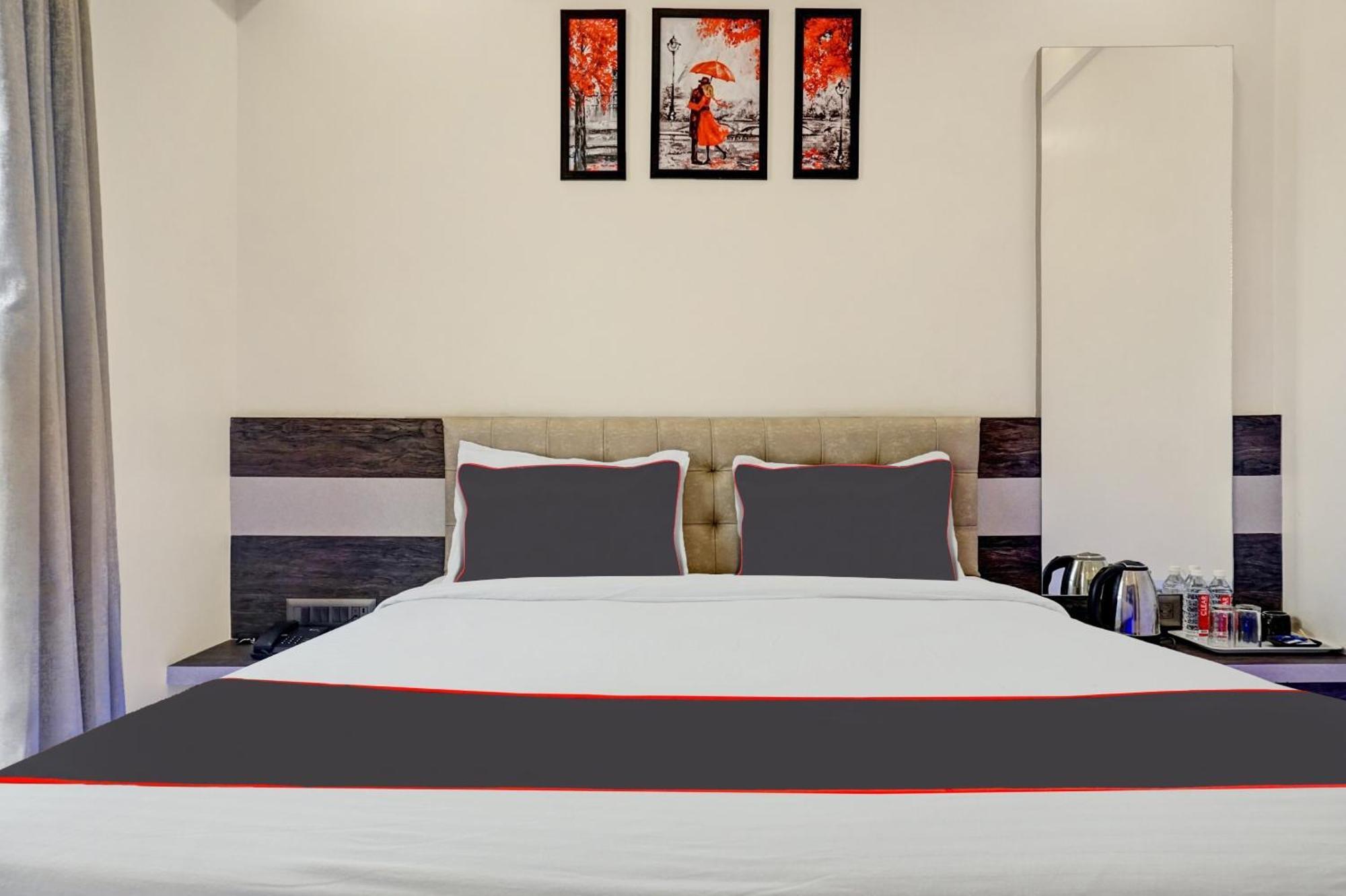 Super Townhouse Poona Royal Hotel Pimpri-Chinchwad Bagian luar foto