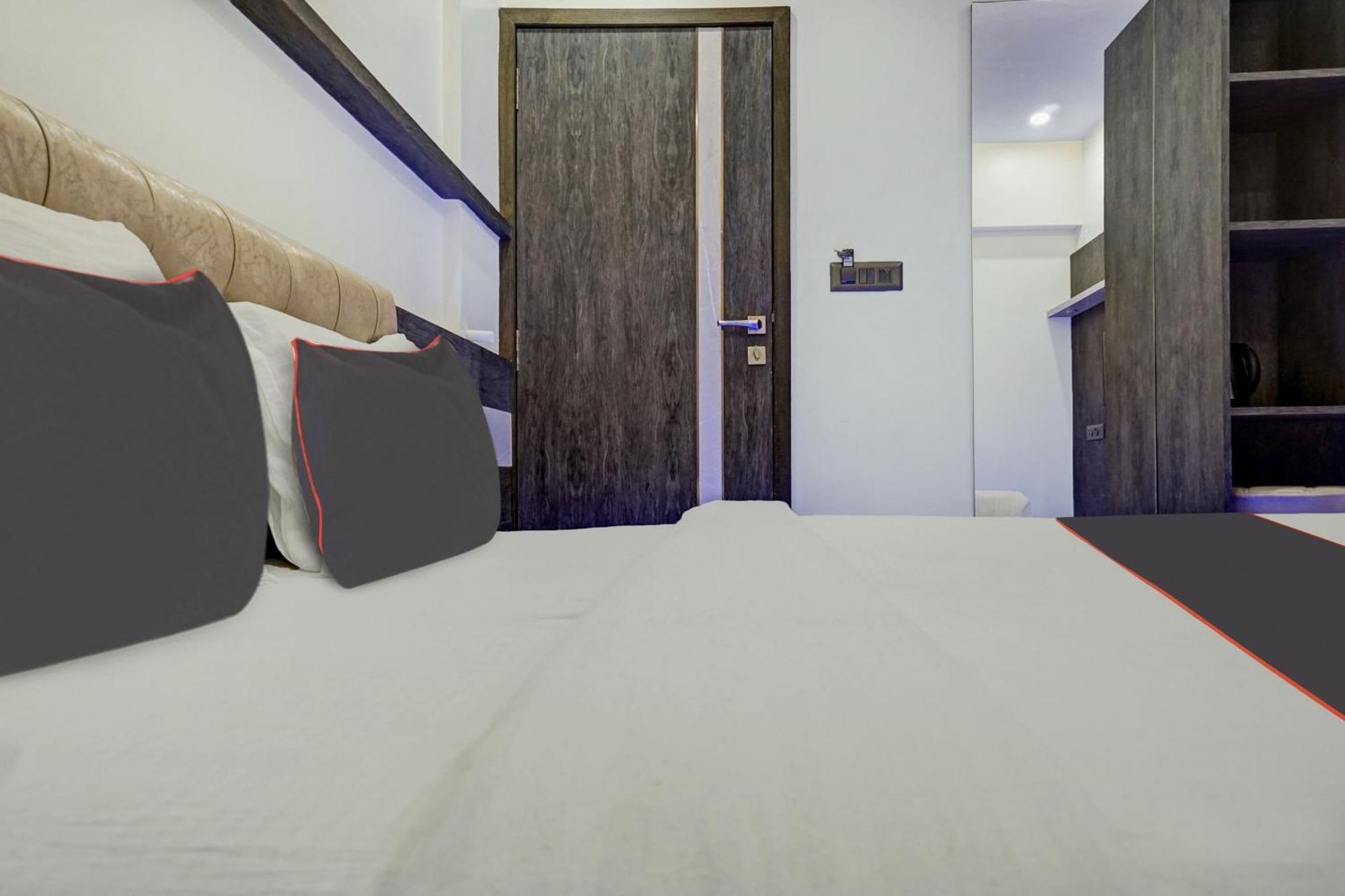 Super Townhouse Poona Royal Hotel Pimpri-Chinchwad Bagian luar foto